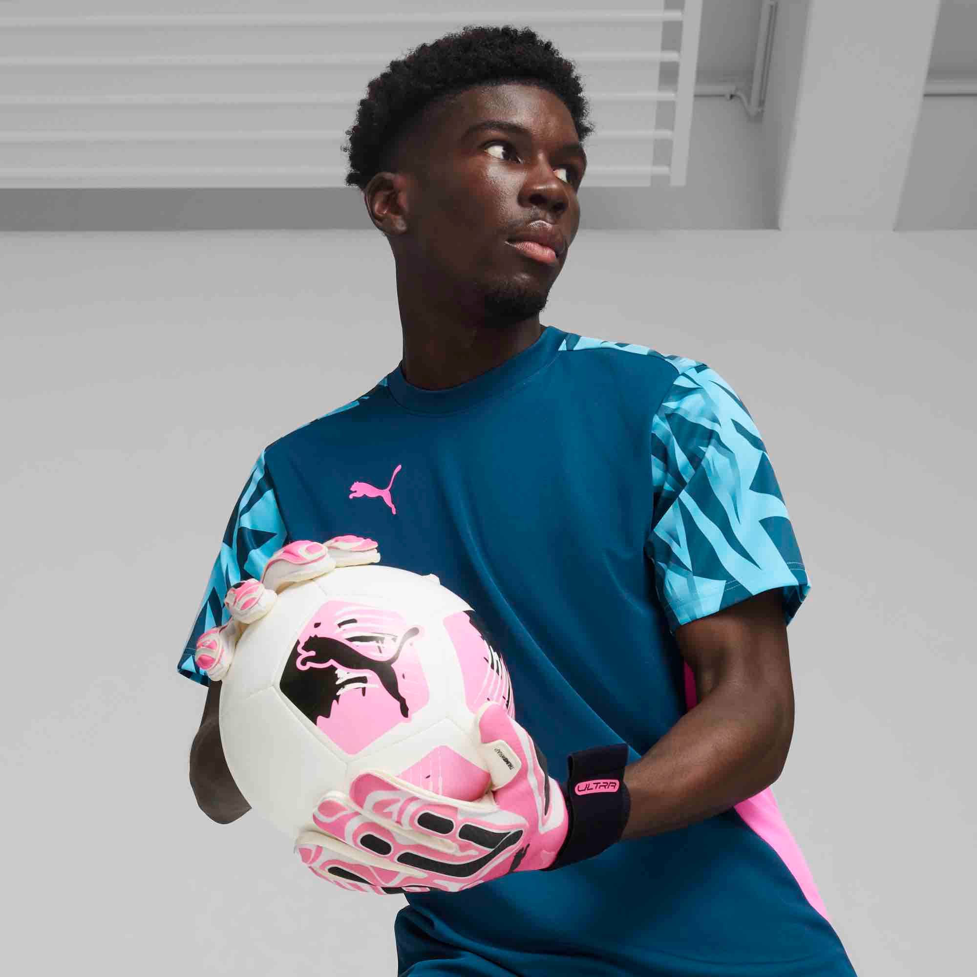 PUMA ULTRA Ultimate Hybrid Goalie Gloves Puma