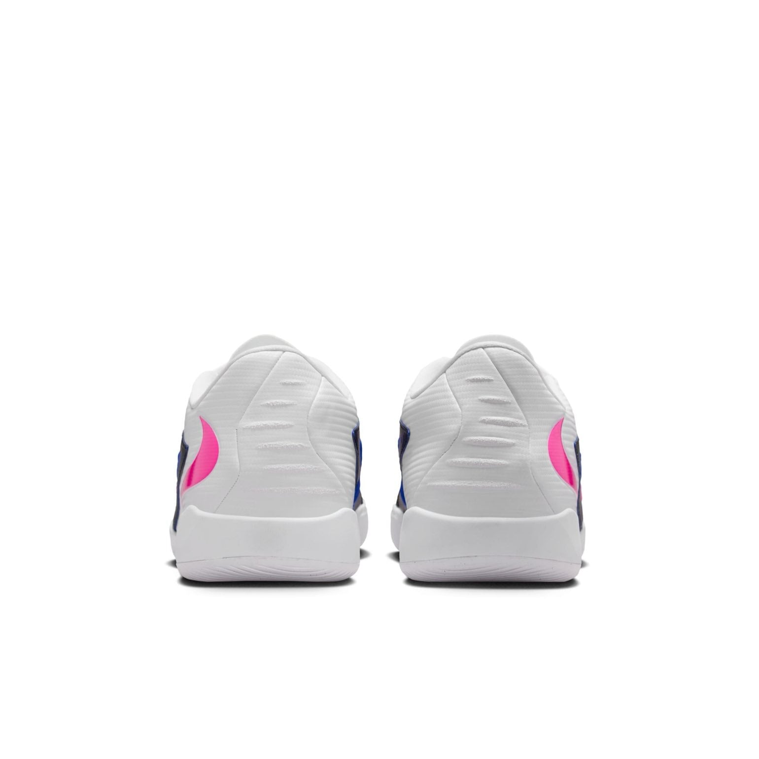 Low-cut Nike indoor soccer shoe with NikeSkin texture