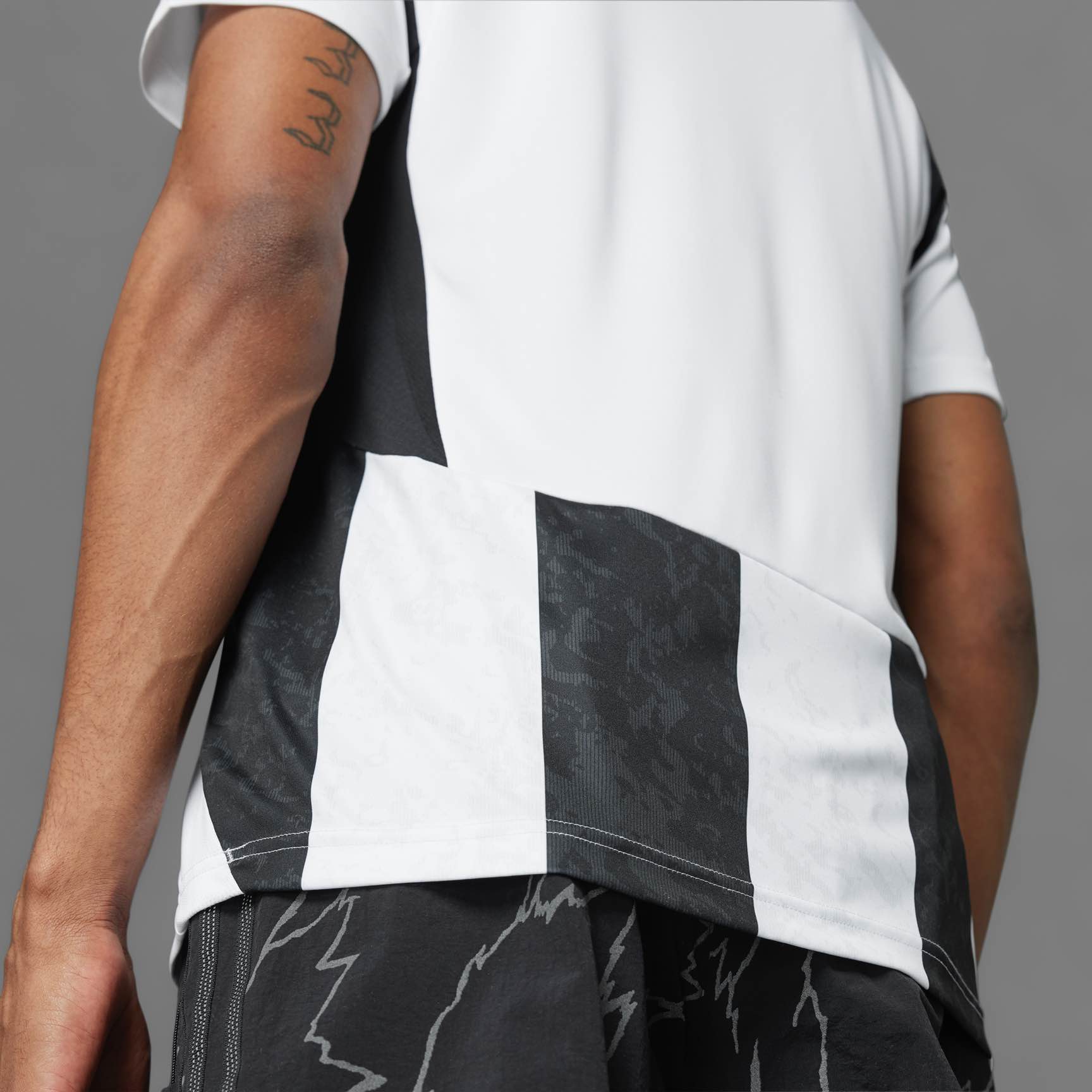 Juventus 24/25 Home Jersey Licensed Jerseys adidas