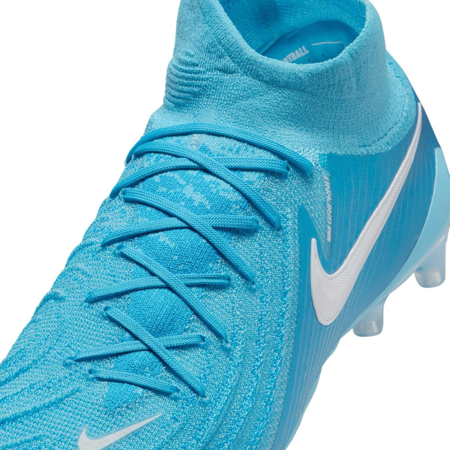 Nike Phantom Luna 2 Elite AG for elite performance on artificial grass